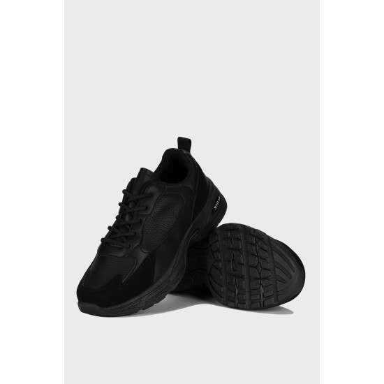 Кросівки жіночі