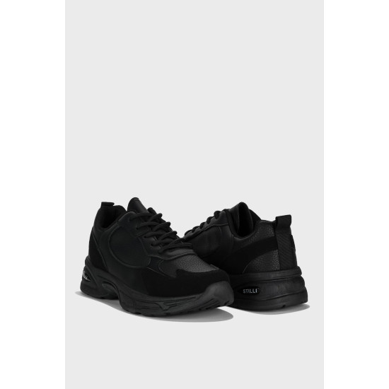 Кросівки жіночі