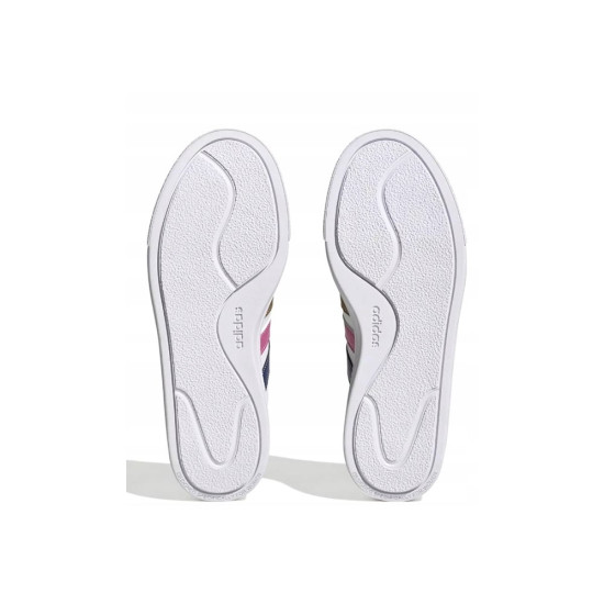 Кросівки жіночі